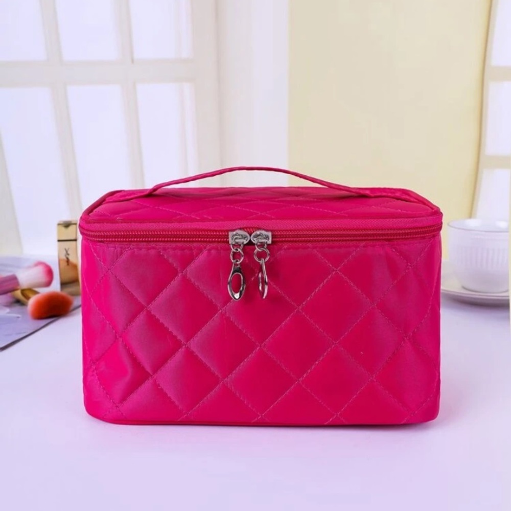 Pink velvet quilted makeup bag - Picture 1 of 2